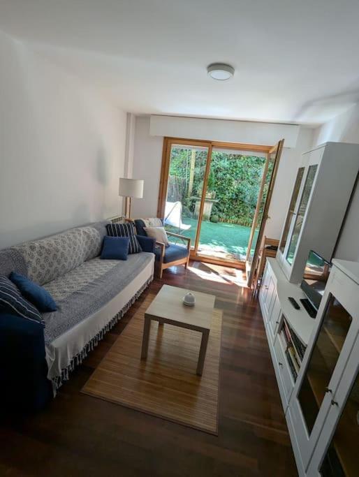 Casa De Claudia Comillas- Jardin Privado - A 10 Metros Del Capricho De Gaudi Exteriör bild